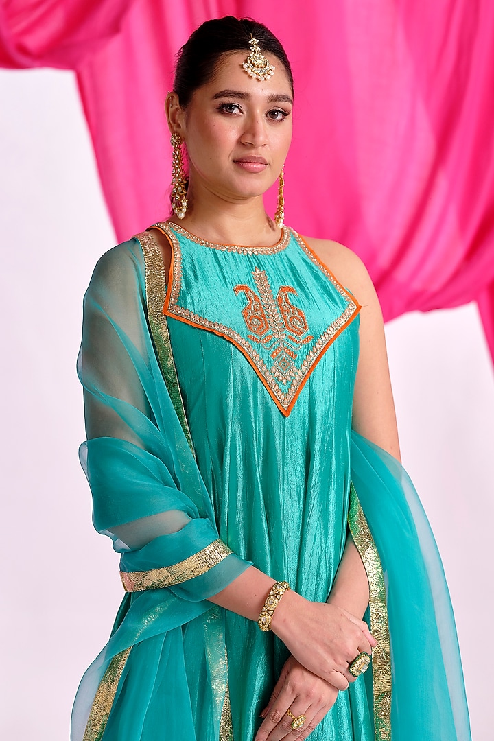 Green Silk Aari Work Party Wear Anarkali Set by Almaari by Pooja Patel at Pernia's Pop Up Shop