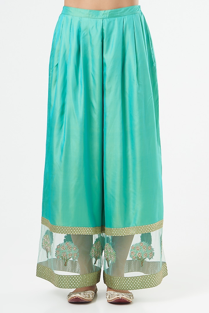 Green Embroidered Kurta Set by Ashima Leena at Pernia's Pop Up Shop