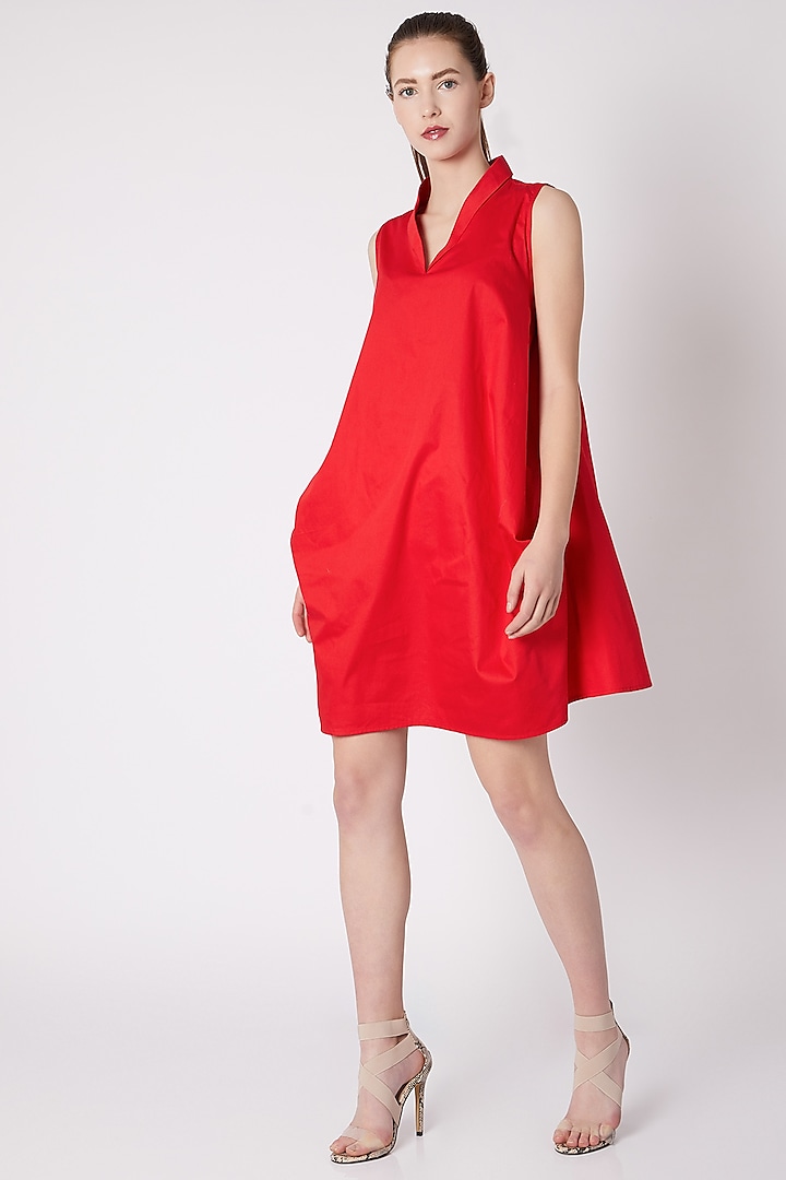 Red Double Pocket Sleeveless Dress by ALIGNE