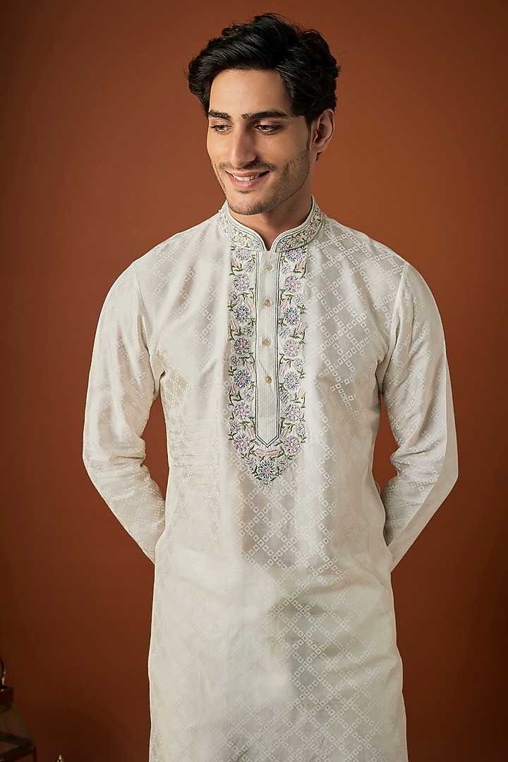 Off-White Tussar Printed & Embroidered Kurta Set by ALOUKIK at Pernia's Pop Up Shop