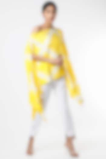 Yellow & White Tie-Dye Printed Cape With Tube Top by Alpa & Reena at Pernia's Pop Up Shop
