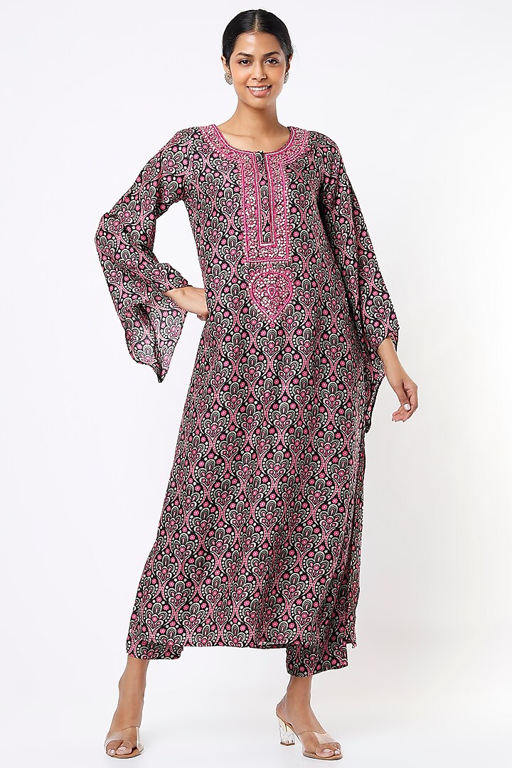 Black & Pink Printed Kurta Set by Alpa & Reena at Pernia's Pop Up Shop