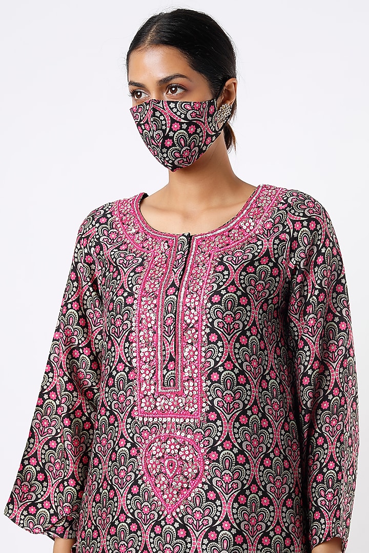 Black & Pink Printed Kurta Set by Alpa & Reena at Pernia's Pop Up Shop