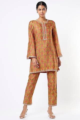 Yellow & Pink Printed Kurta Set by Alpa & Reena