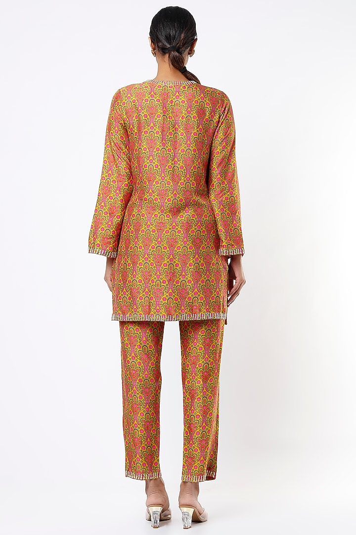 Yellow & Pink Printed Kurta Set by Alpa & Reena at Pernia's Pop Up Shop