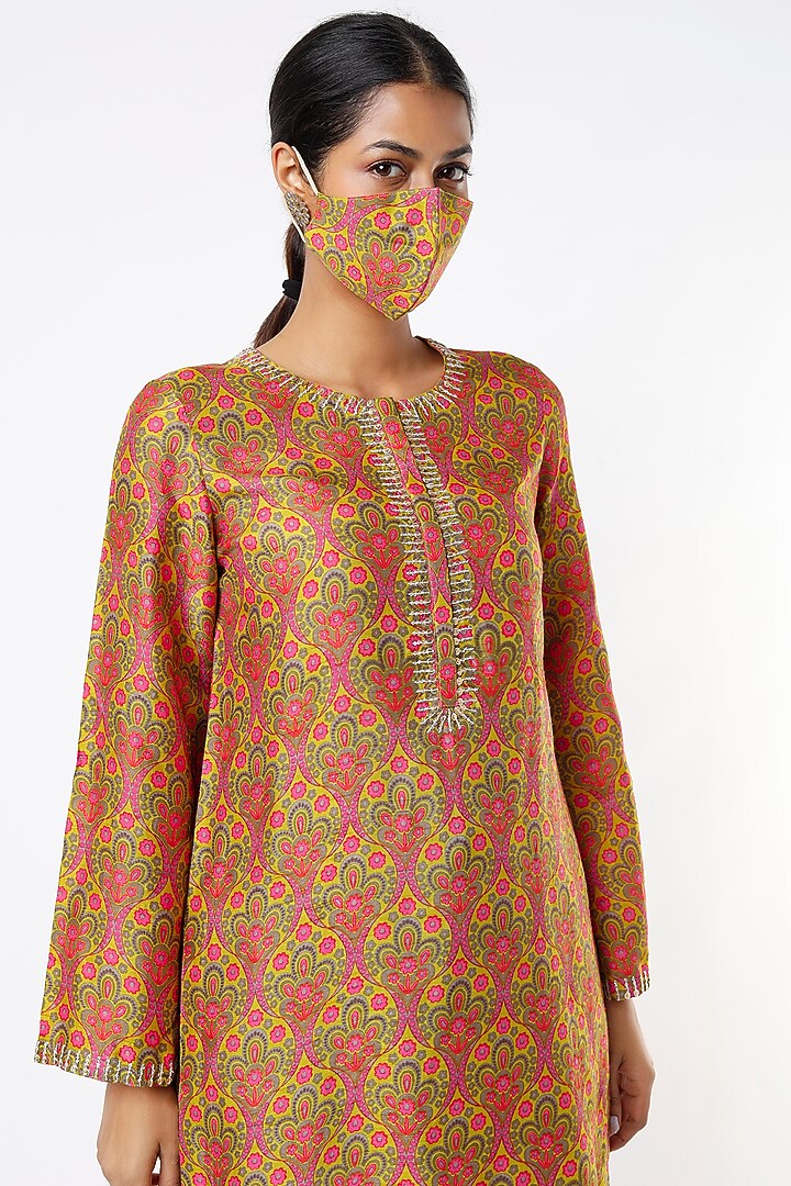 Yellow & Pink Printed Kurta Set by Alpa & Reena at Pernia's Pop Up Shop