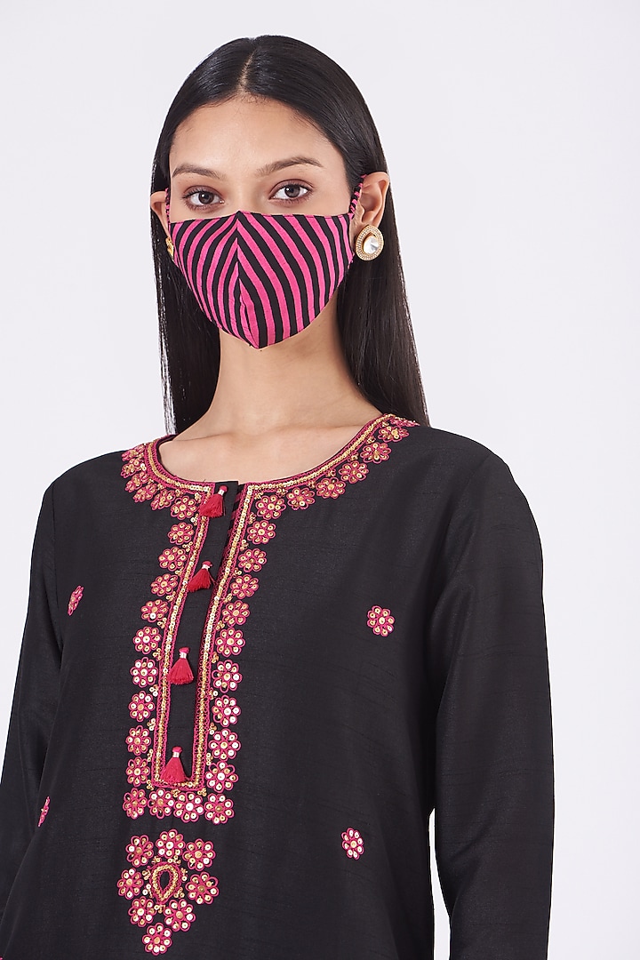 Black Embroidered Kurta Set by Alpa & Reena at Pernia's Pop Up Shop