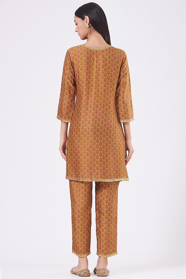 German Mustard Floral Printed Kurta Set by Alpa & Reena at Pernia's Pop Up Shop