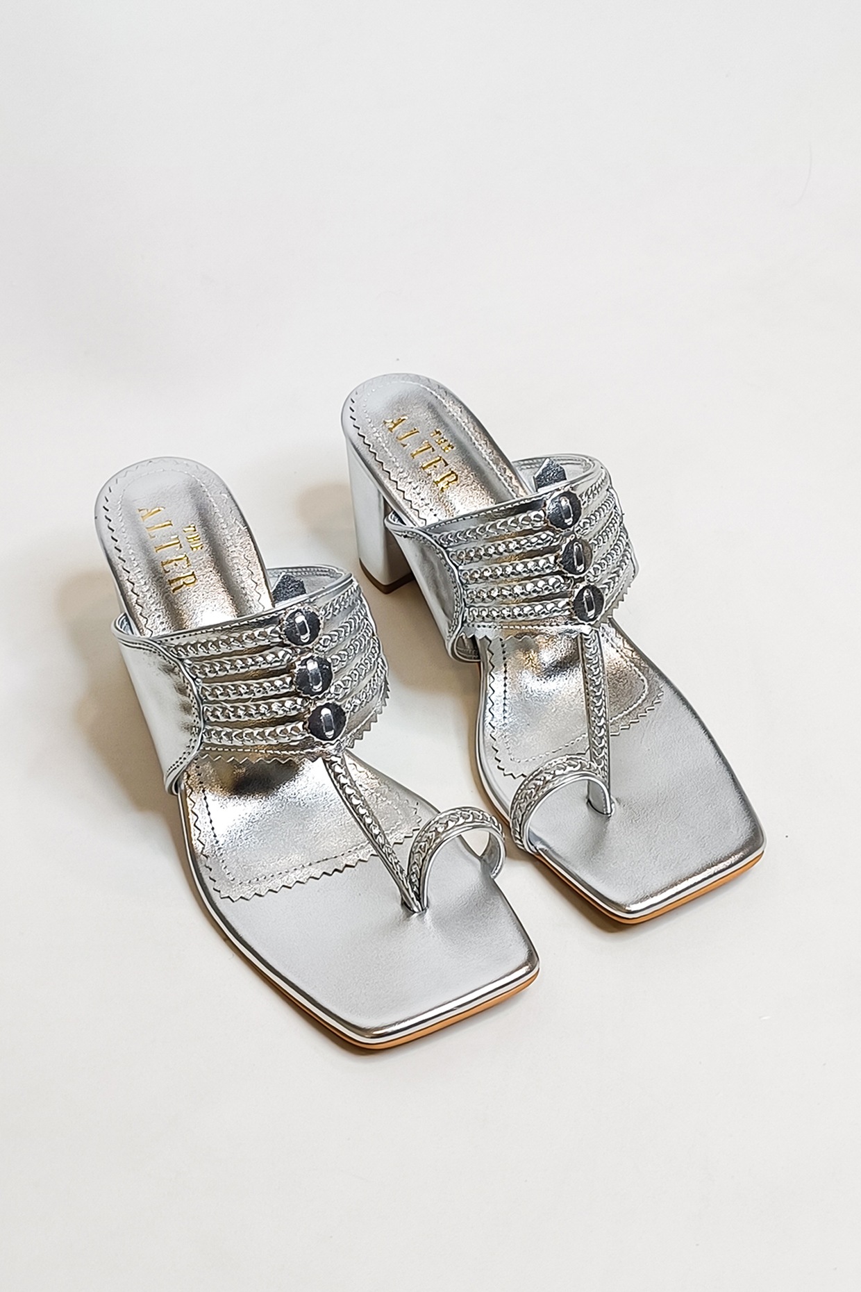 Buy Silver Sandals Book Online at Low Prices in India | Silver Sandals  Reviews & Ratings - Amazon.in