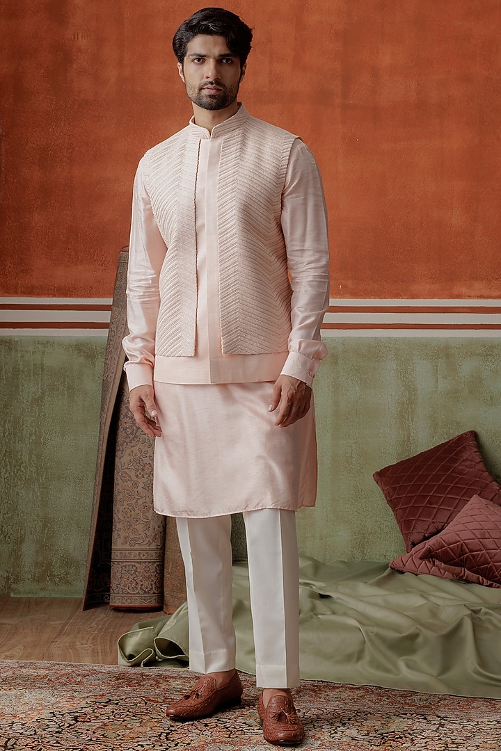 Pastel Peach Silk Thread Embroidered Bundi Jacket by ALLUR at Pernia's Pop Up Shop