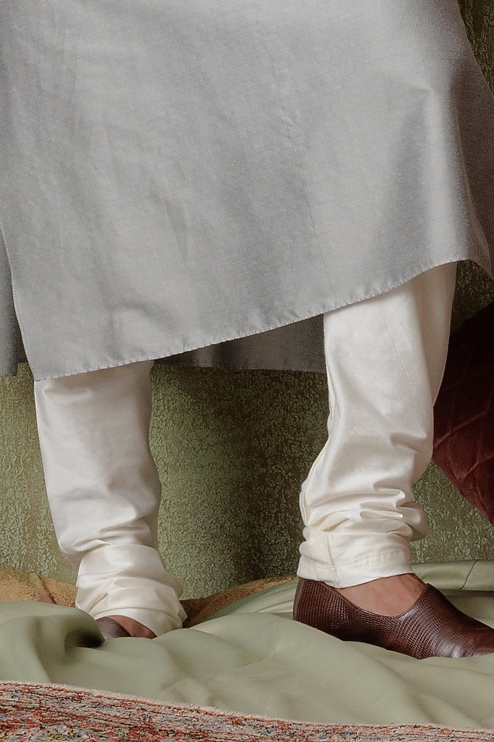 Light Grey Cotton Silk Thread Embroidered Kurta Set by ALLUR at Pernia's Pop Up Shop