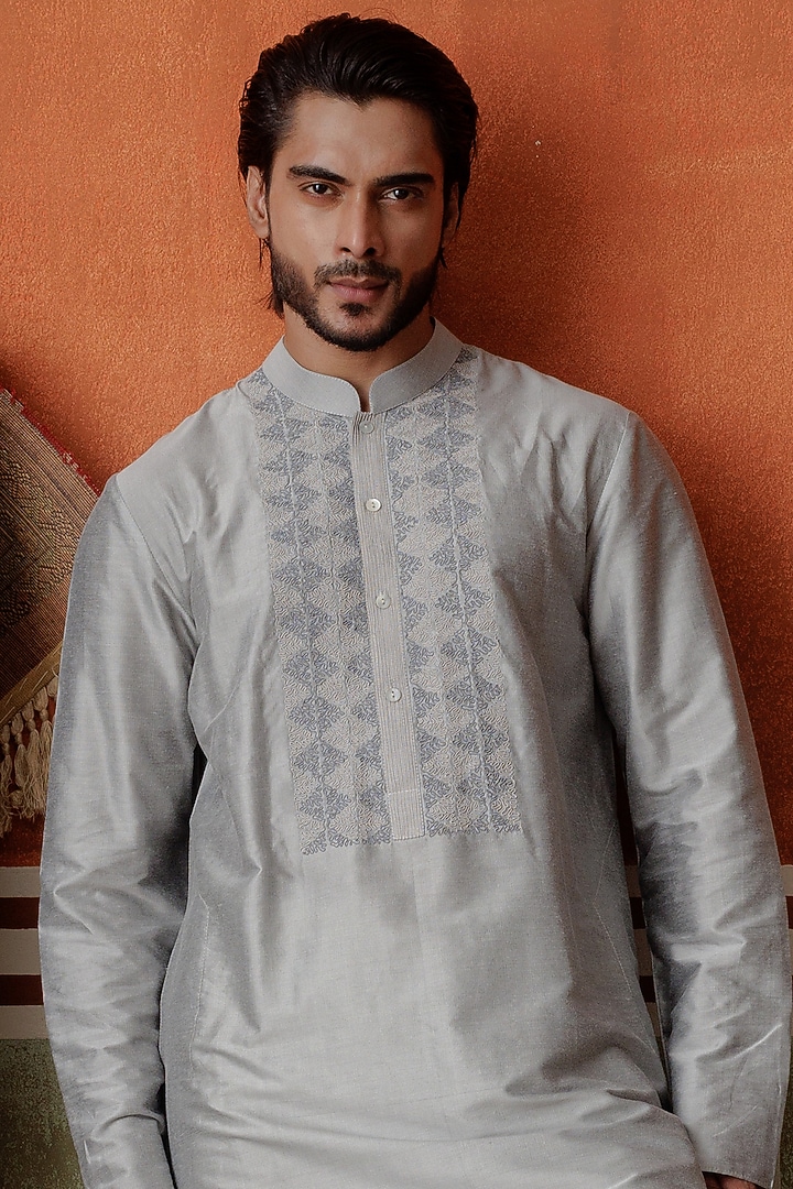 Light Grey Cotton Silk Thread Embroidered Kurta Set by ALLUR at Pernia's Pop Up Shop