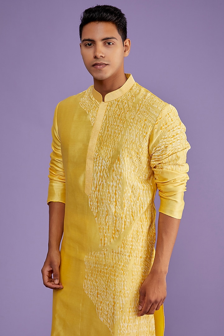 Yellow Chanderi Silk Embroidered Kurta Set by ALLUR at Pernia's Pop Up Shop