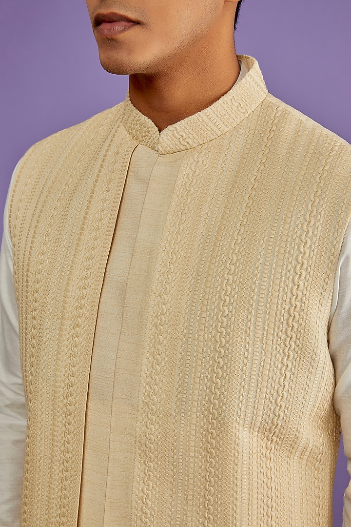 Ivory Chanderi Silk Embroidered Bundi Jacket by ALLUR at Pernia's Pop Up Shop