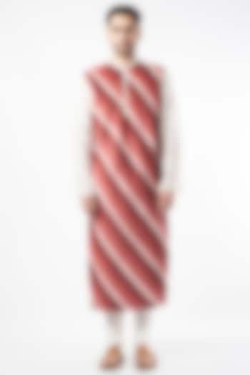 Cream Chanderi Straight Kurta Set by ALLUR at Pernia's Pop Up Shop