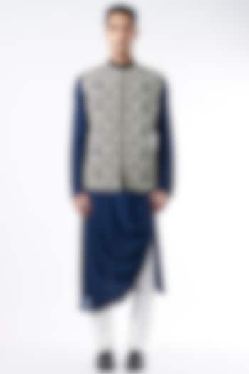 Black Embroidered Bundi Jacket With Kurta Set by ALLUR at Pernia's Pop Up Shop