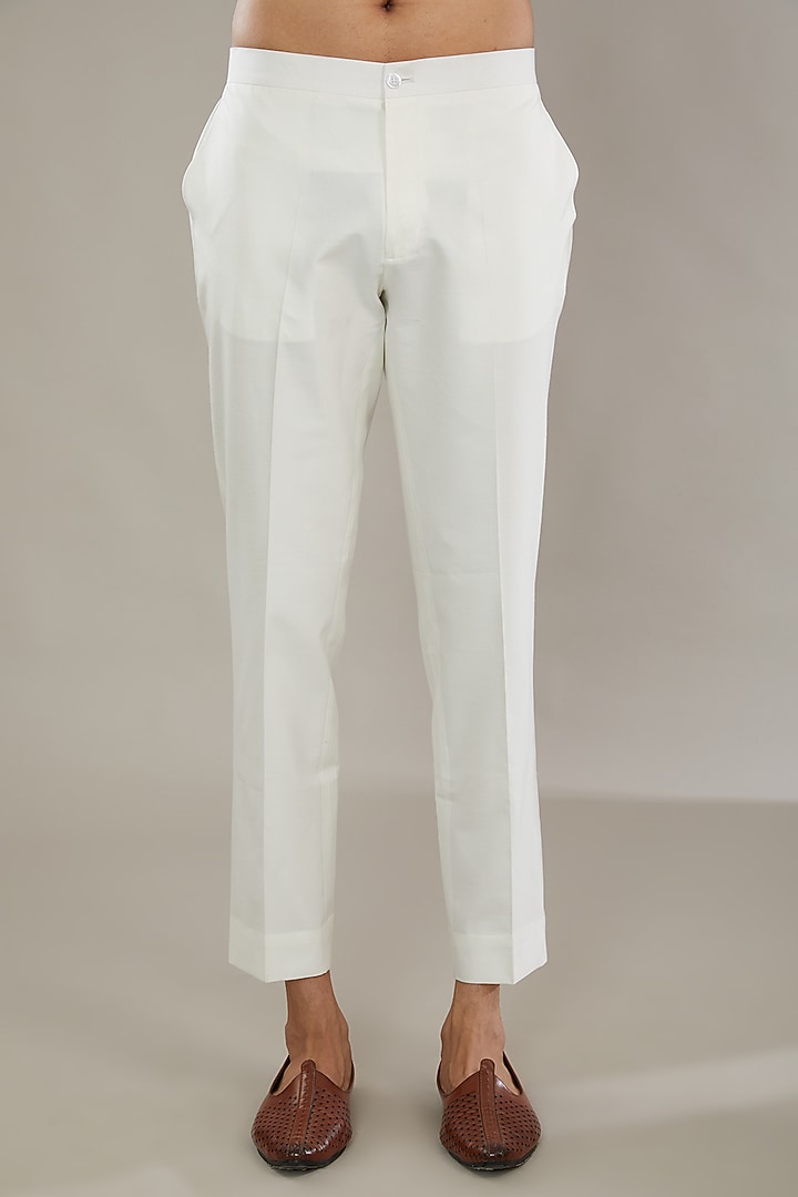 White Linen Embroidered Kurta Set by AL USTAAD at Pernia's Pop Up Shop