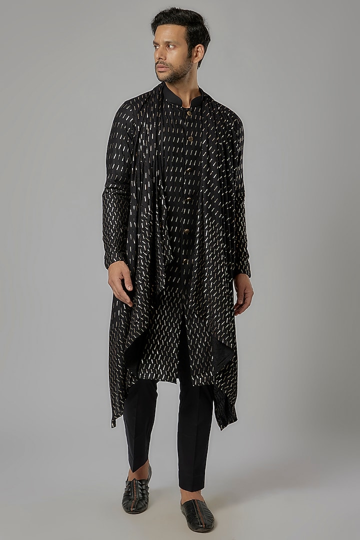 Black Embroidered Kurta Set by AL USTAAD at Pernia's Pop Up Shop