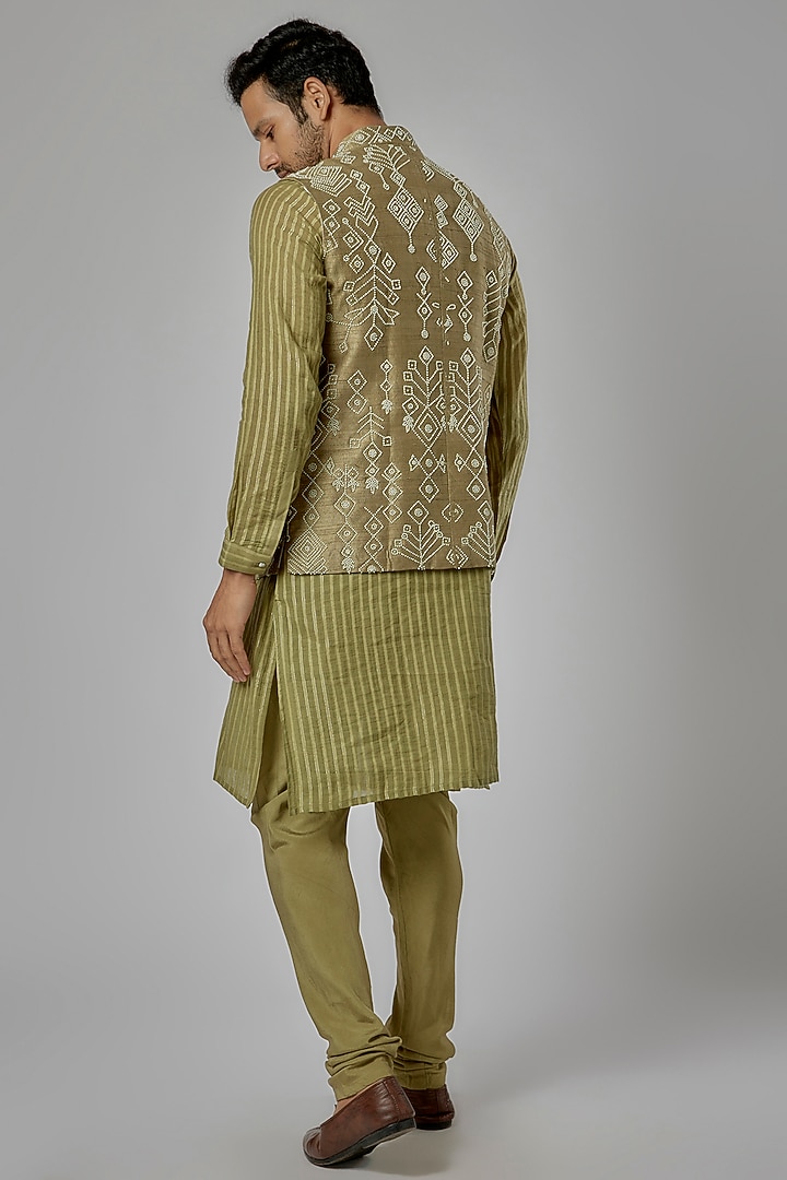 Green Silk Hand Embroidered Bundi Jacket Set by AL USTAAD at Pernia's Pop Up Shop