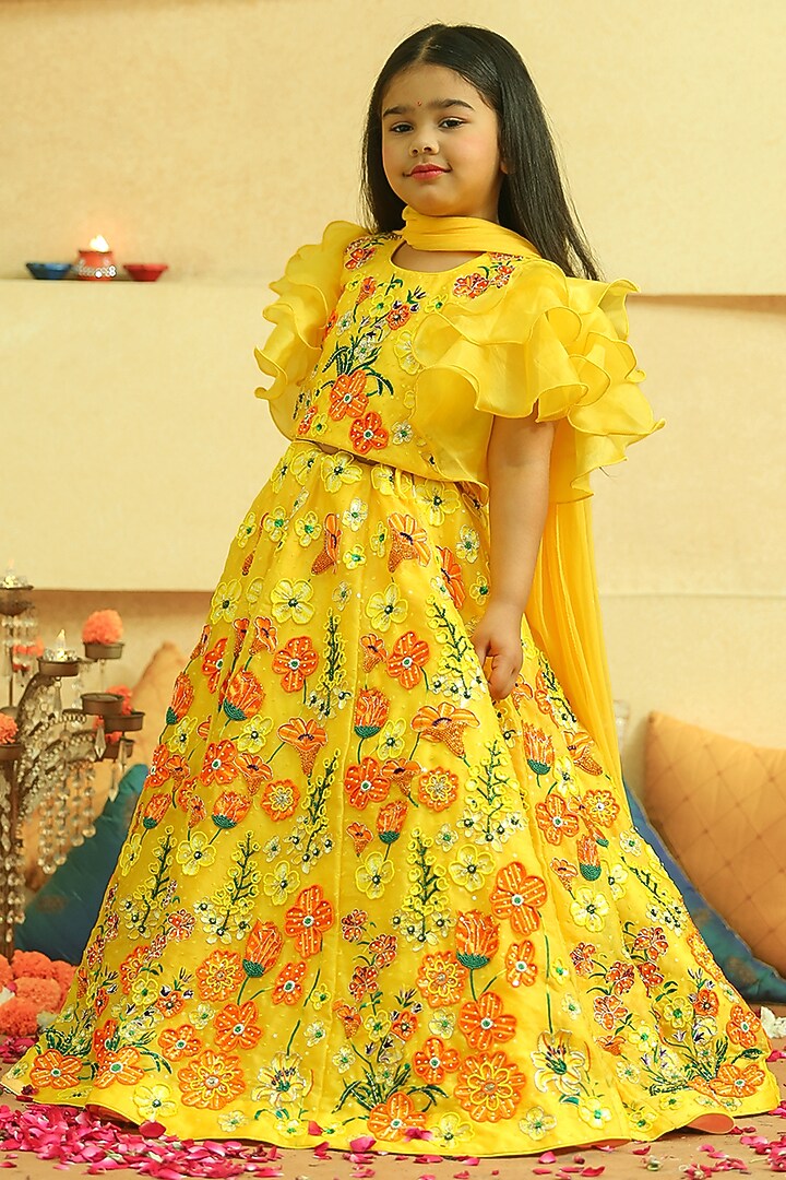 Yellow Organza Embroidered Lehenga Set For Girls by Alyaansh Couture at Pernia's Pop Up Shop