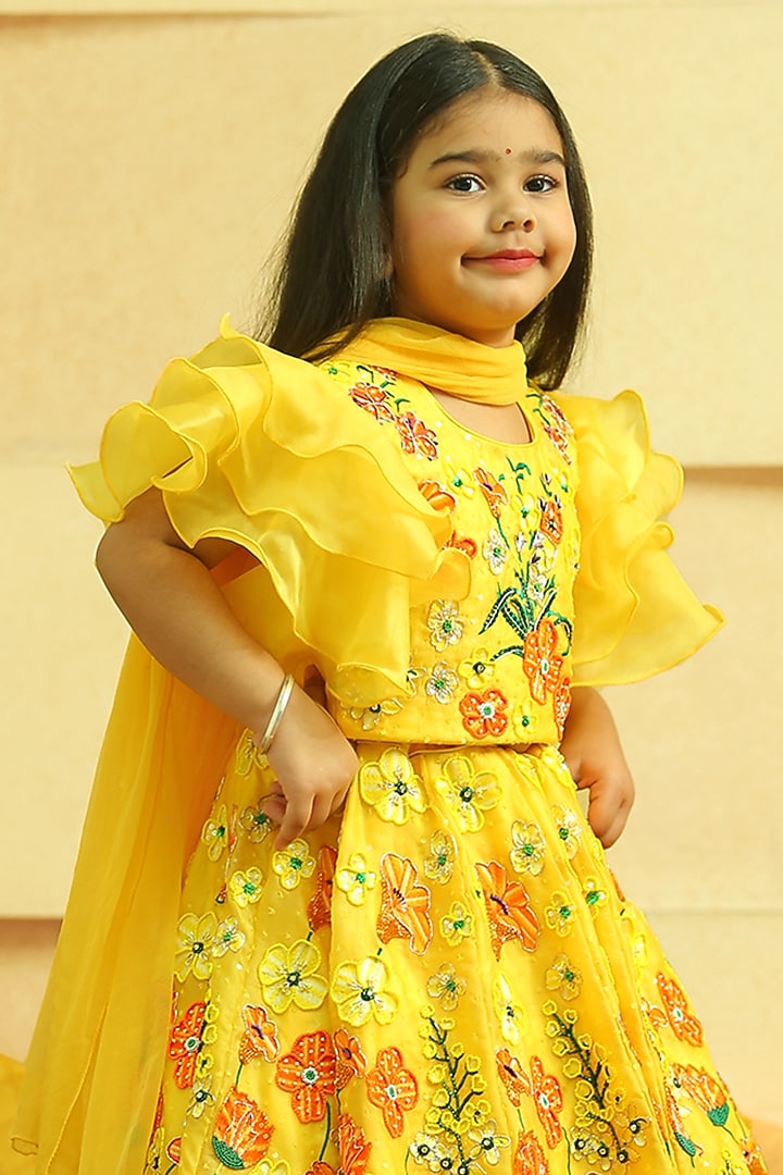 Yellow Organza Embroidered Lehenga Set For Girls by Alyaansh Couture at Pernia's Pop Up Shop