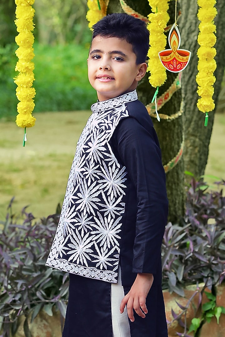 Black Silk Embroidered Bundi Jacket For Boys by Alyaansh Couture at Pernia's Pop Up Shop