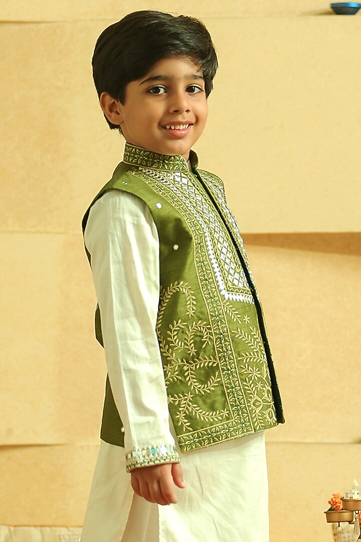 Green Silk Embroidered Bundi Jacket Set For Boys by Alyaansh Couture at Pernia's Pop Up Shop