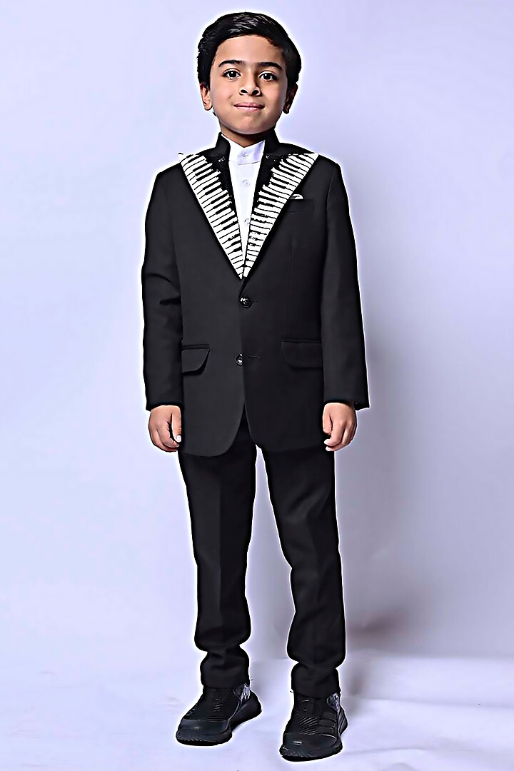 Black Cotton & Suiting Fabric Tuxedo Set For Boys by Alyaansh Couture