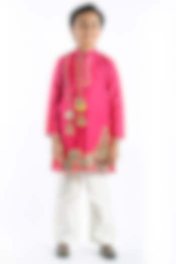 Pink Chanderi Embroidered Kurta Set For Boys by Alyaansh Couture