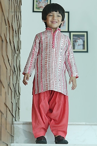Hot Pink Raw Silk Patra Work Kurta Set For Boys by Alyaansh Couture