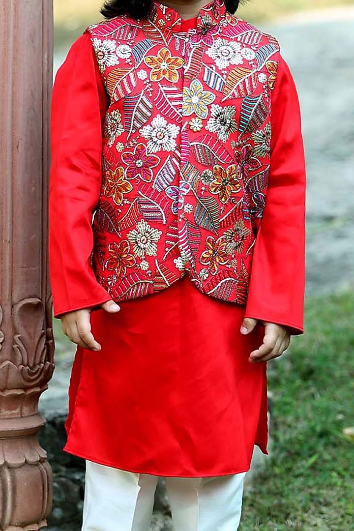 Red Silk Thread Work Bundi Jacket Set For Boys by Alyaansh Couture at Pernia's Pop Up Shop