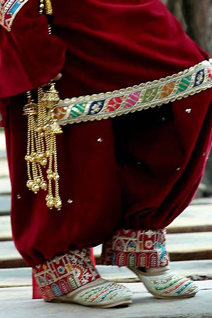 Maroon Velvet Kurta Set For Girls by Alyaansh Couture at Pernia's Pop Up Shop