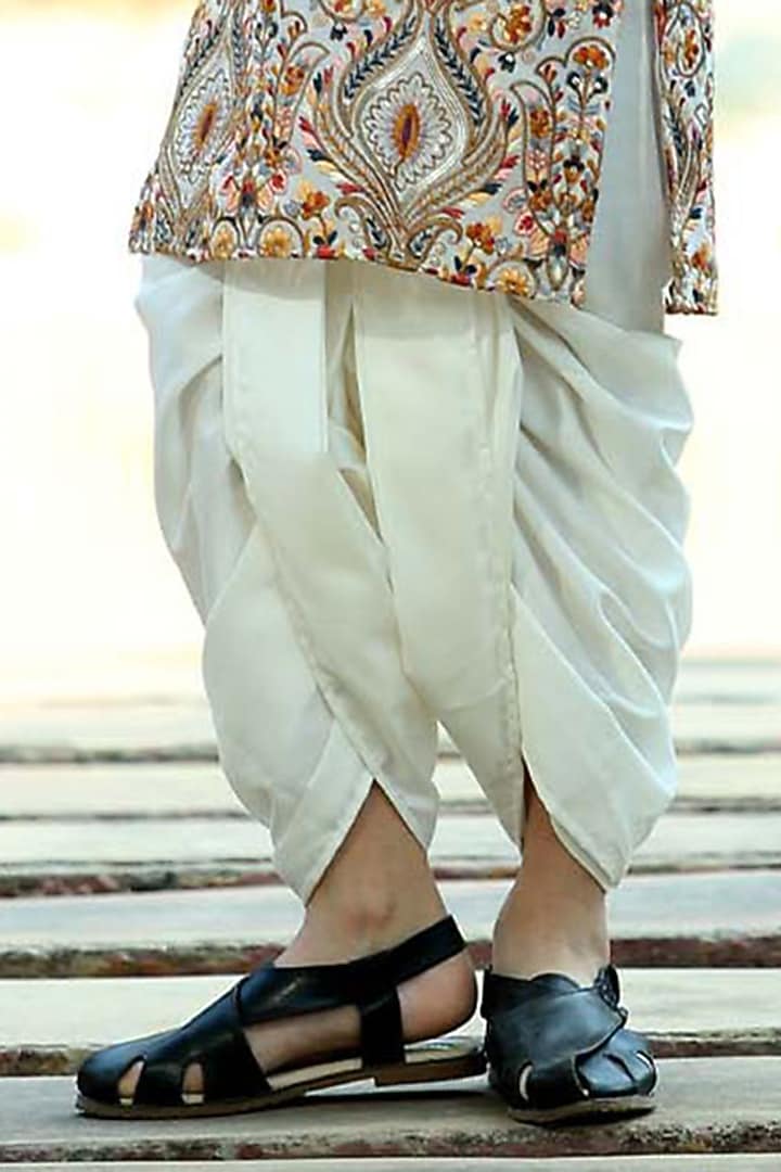 Cream Georgette Machine Embroidered Kurta Set For Boys by Alyaansh Couture at Pernia's Pop Up Shop