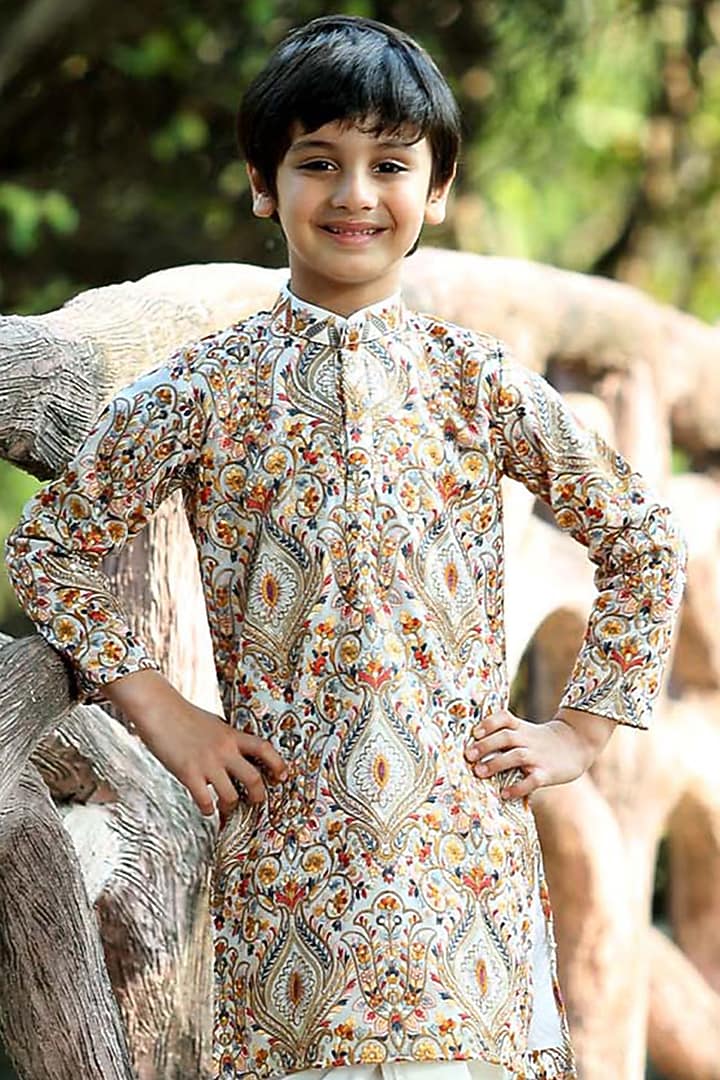 Cream Georgette Machine Embroidered Kurta Set For Boys by Alyaansh Couture at Pernia's Pop Up Shop