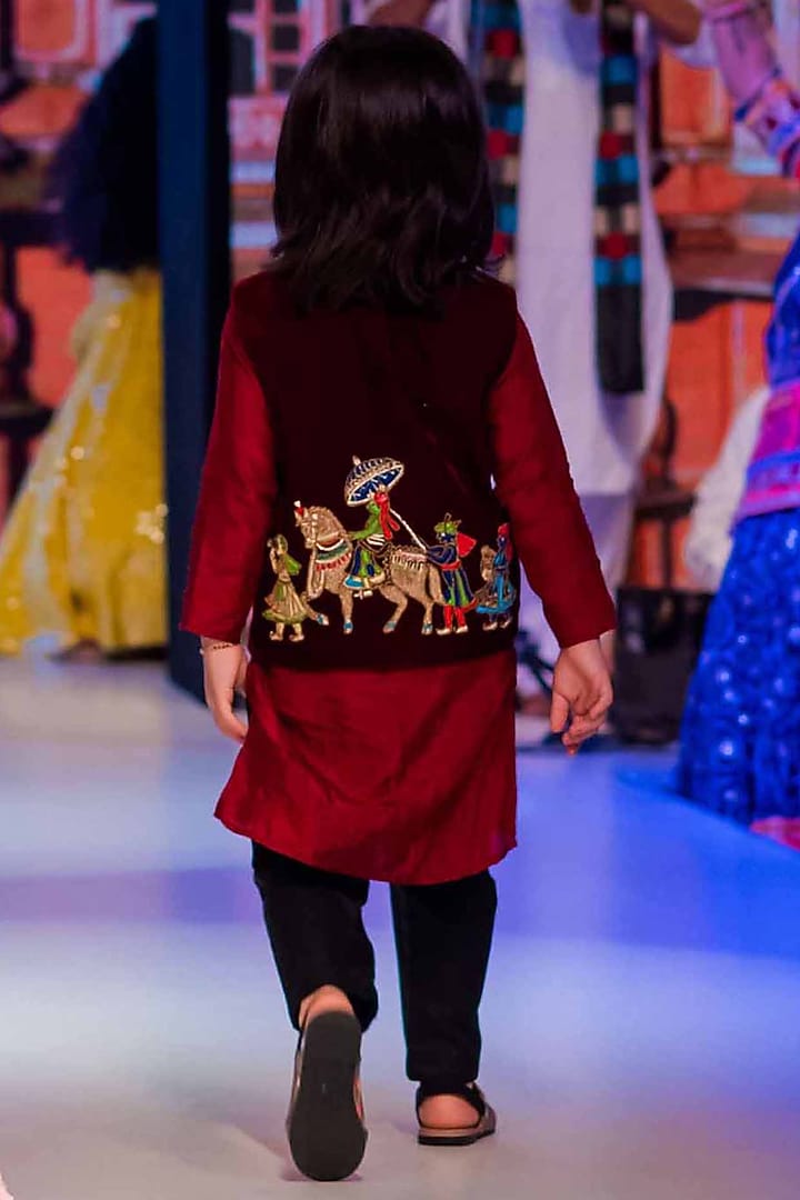 Maroon Velvet Dabka & Resham Embroidered Bundi Jacket Set For Boys by Alyaansh Couture at Pernia's Pop Up Shop