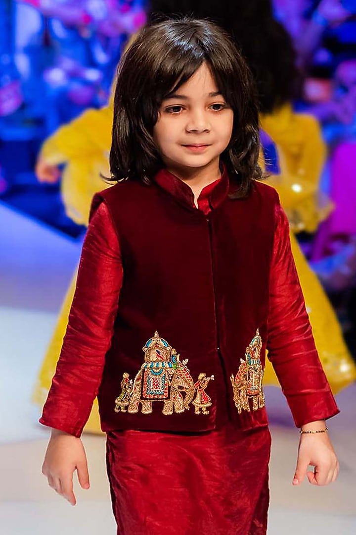 Maroon Velvet Dabka & Resham Embroidered Bundi Jacket Set For Boys by Alyaansh Couture at Pernia's Pop Up Shop