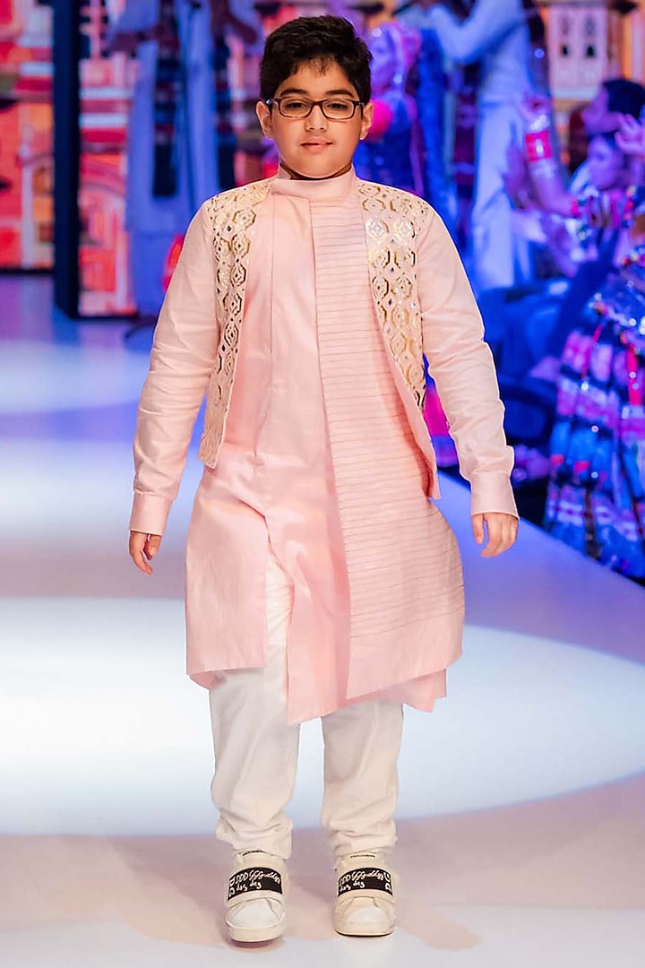 Light Pink Chanderi Applique Embroidered Bundi Jacket Set For Boys by Alyaansh Couture