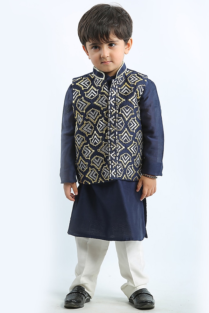 Blue Raw Silk Applique Work Bundi Jacket Set For Boys by Alyaansh Couture