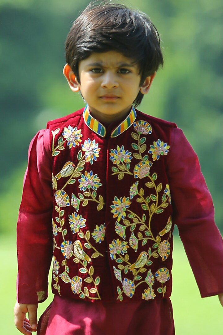 Maroon Velvet Floral Machine Embroidered Bundi Jacket Set For Boys by Alyaansh Couture at Pernia's Pop Up Shop