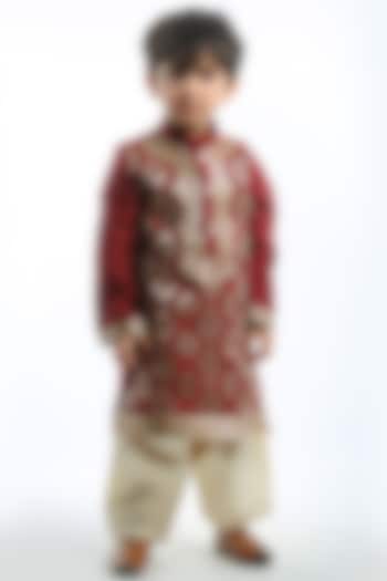 Maroon Chanderi Patchwork Kurta Set For Boys by Alyaansh Couture