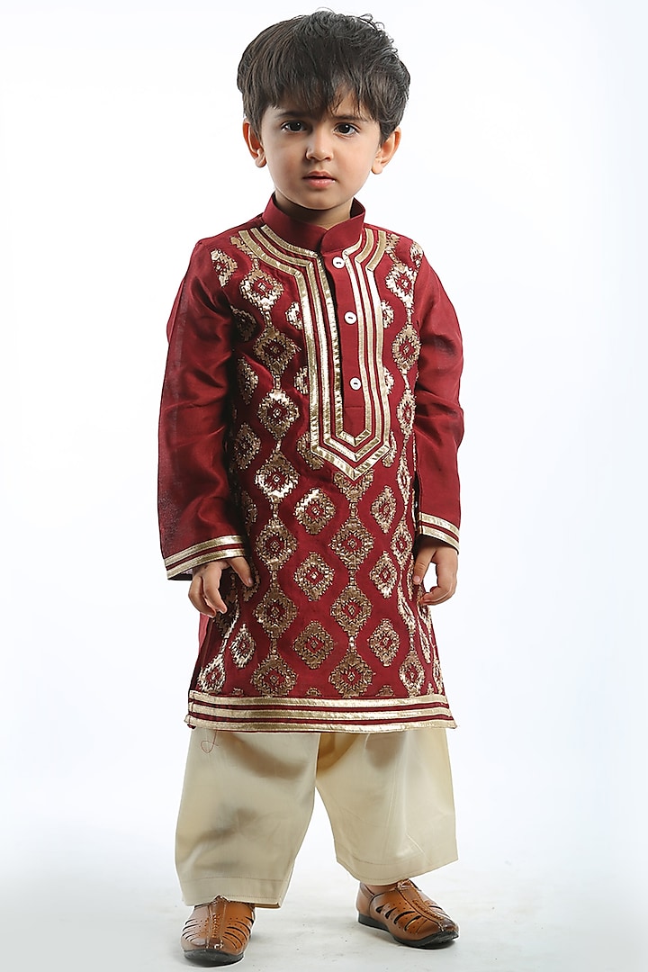 Maroon Chanderi Patchwork Kurta Set For Boys by Alyaansh Couture
