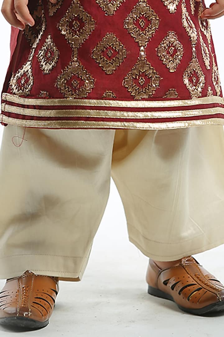 Maroon Chanderi Patchwork Kurta Set For Boys by Alyaansh Couture at Pernia's Pop Up Shop