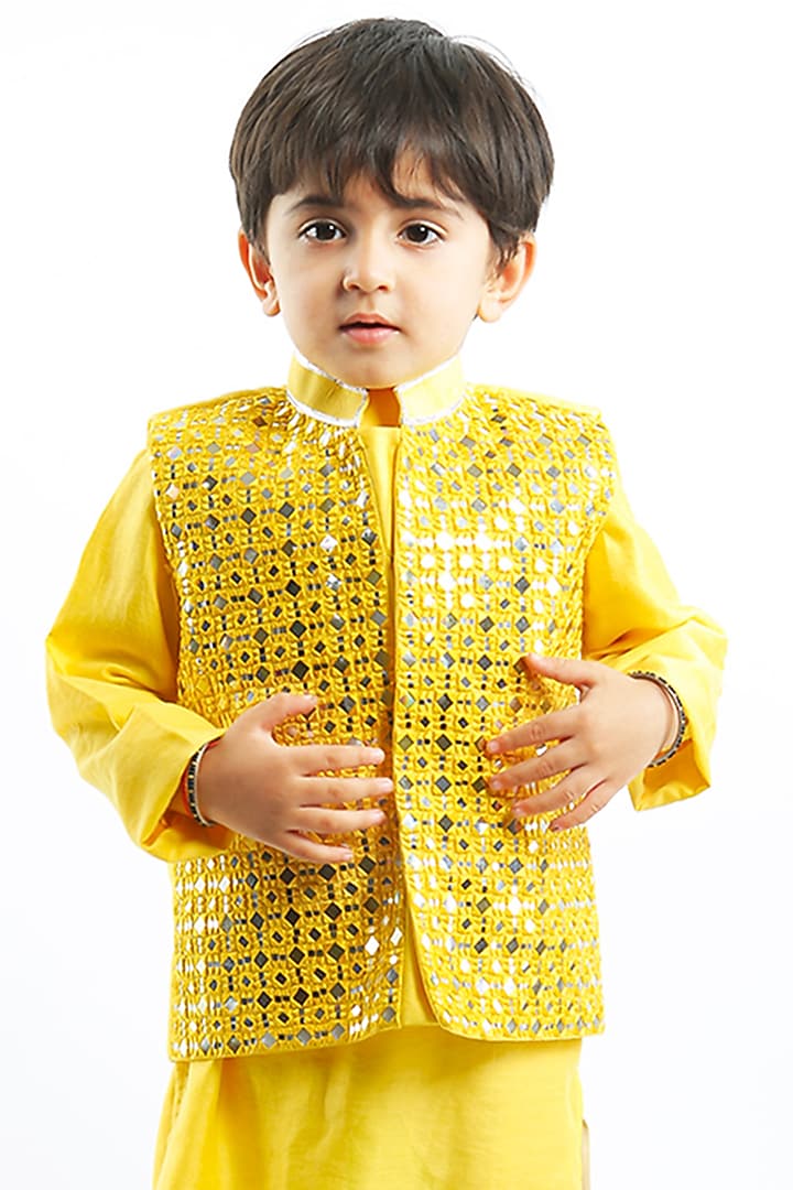Yellow Raw Silk Mirror Work Kurta Set For Boys by Alyaansh Couture at Pernia's Pop Up Shop