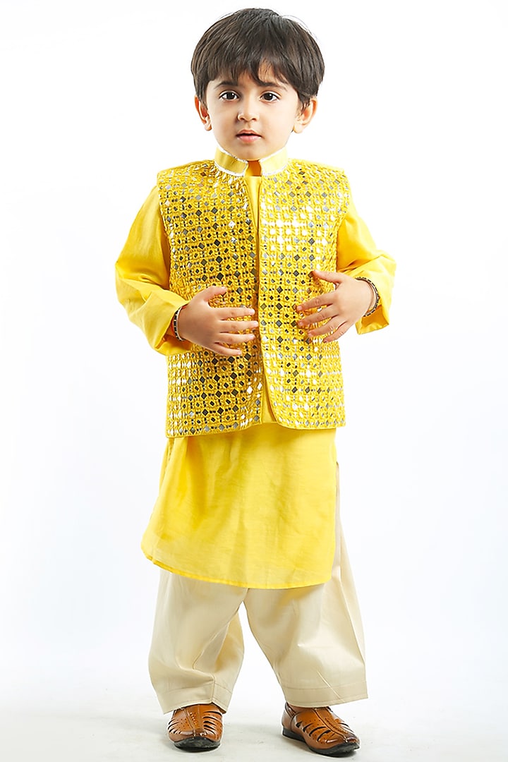 Yellow Raw Silk Mirror Work Kurta Set For Boys by Alyaansh Couture at Pernia's Pop Up Shop