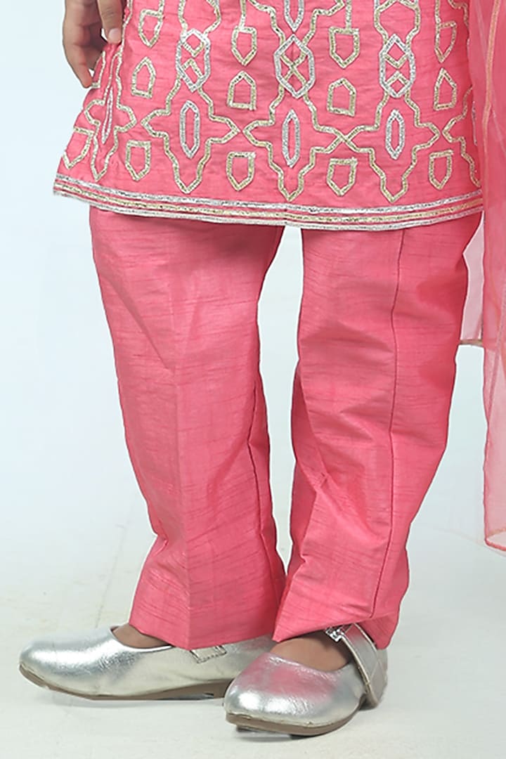 Pink Raw Silk Gota Embroidered Kurta Set For Girls by Alyaansh Couture at Pernia's Pop Up Shop