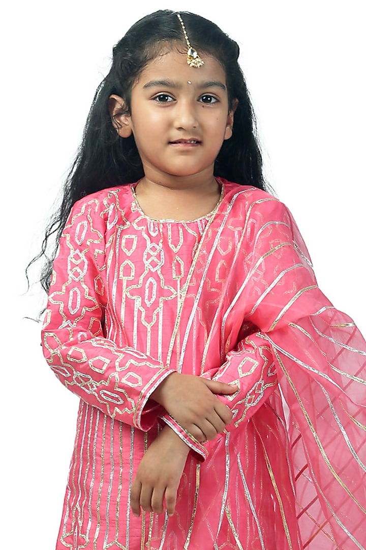 Pink Raw Silk Gota Embroidered Kurta Set For Girls by Alyaansh Couture at Pernia's Pop Up Shop