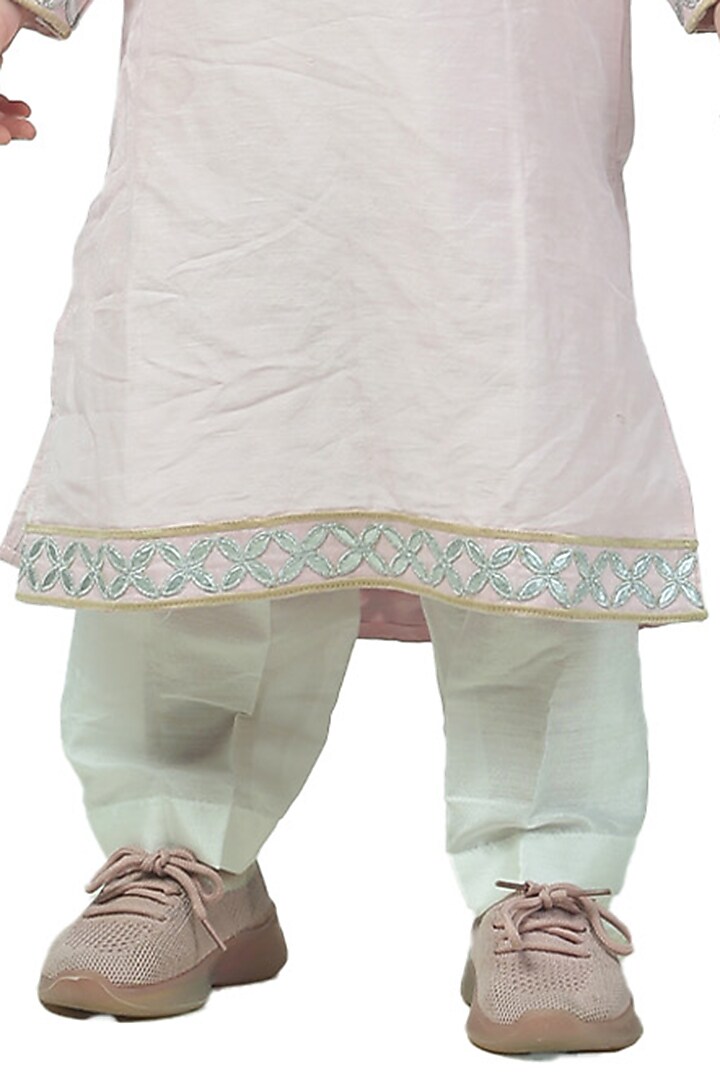 Light Pink Cotton Silk Machine Embroidered Kurta Set For Boys by Alyaansh Couture at Pernia's Pop Up Shop