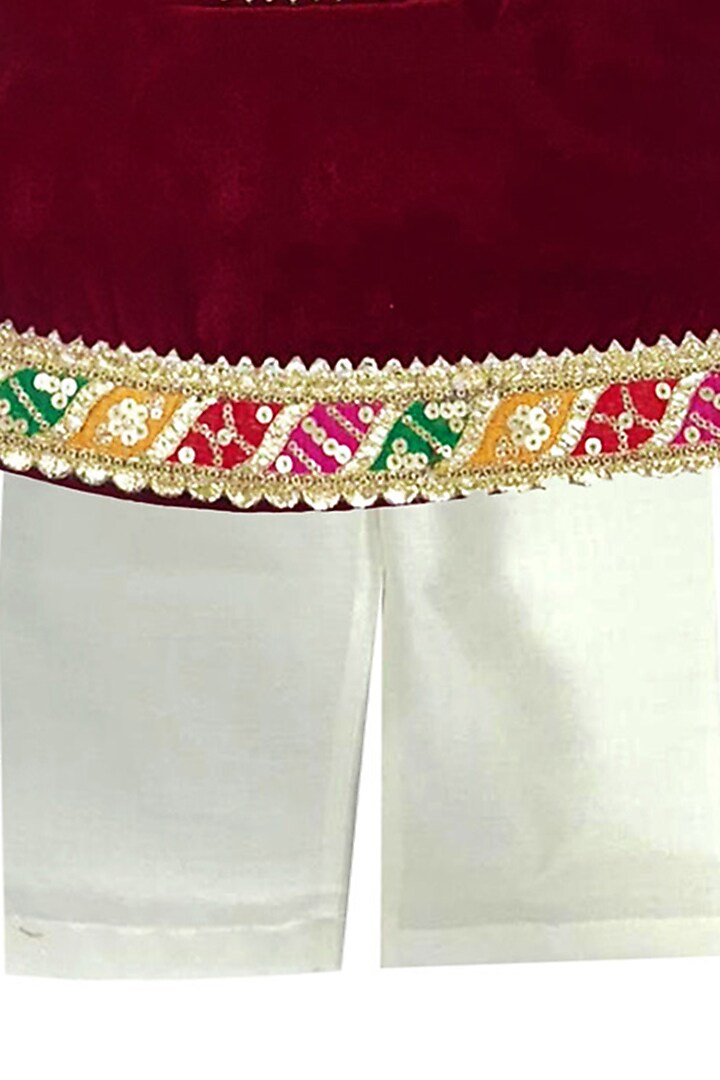 Maroon Velvet Lace Work Kurta Set For Boys by Alyaansh Couture at Pernia's Pop Up Shop