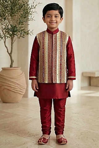 Wine Cotton Silk Lace Embellished Bundi Jacket Set For Boys by Alyaansh Couture