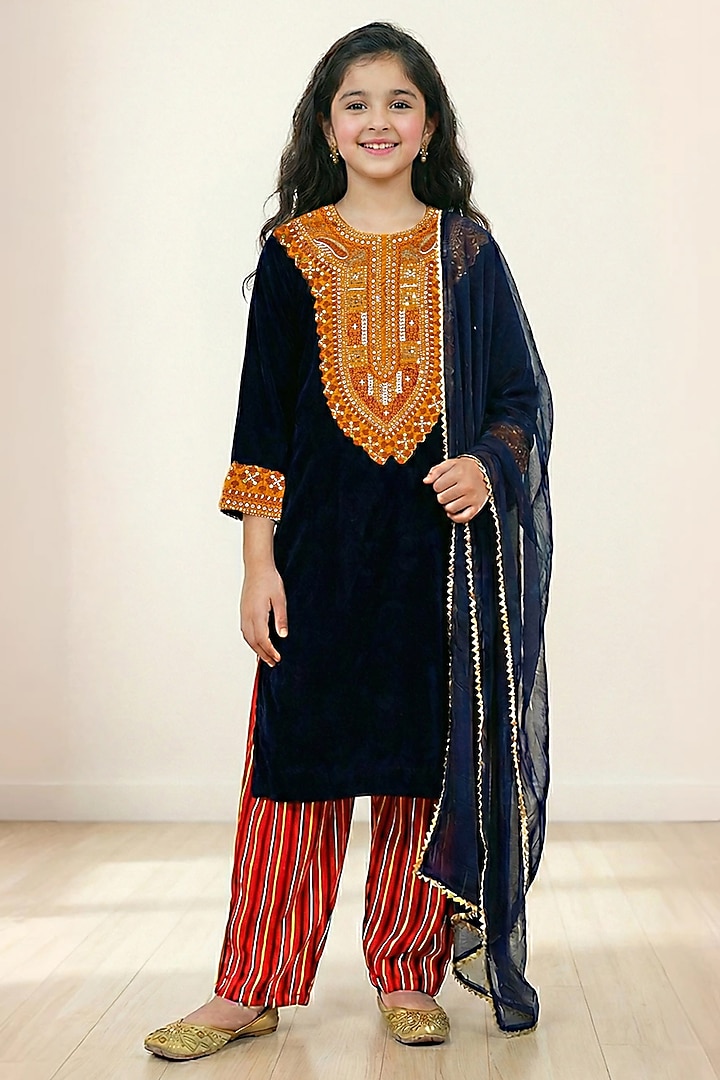 Blue Velvet Patch Hand Embroidered Kurta Set For Girls by Alyaansh Couture at Pernia's Pop Up Shop